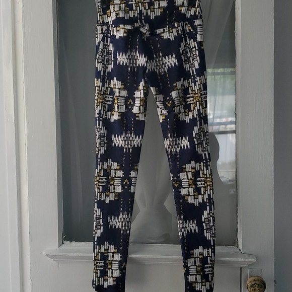 SATVA Movement Anya Yoga Leggings - Picture 4 of 6